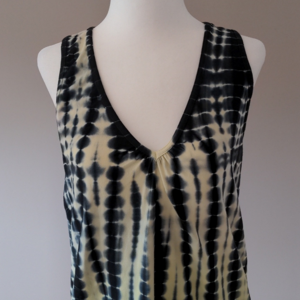 ✨3/$40 - Racerback Workout Tank - Picture 3 of 4